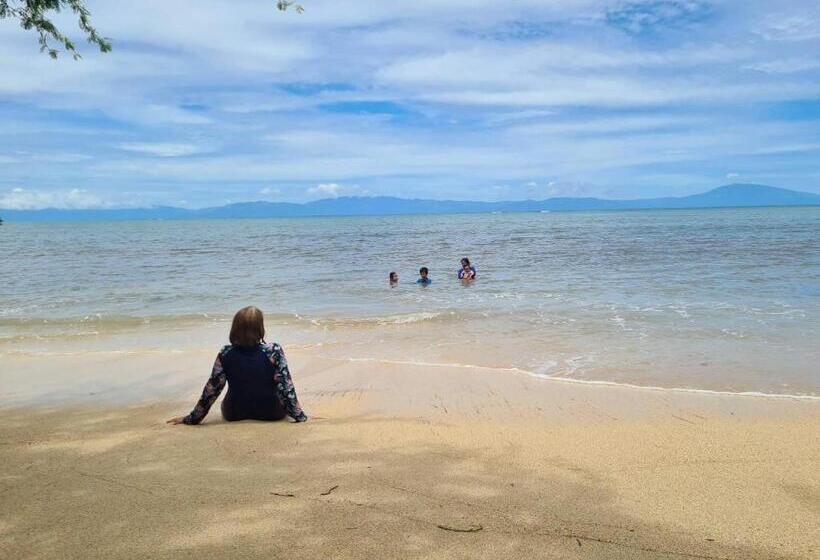 펜션 Calatagan S Bahay Kubo   With Beach Access