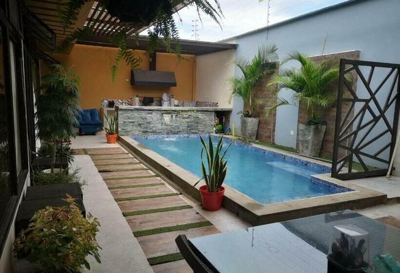 پانسیون Casa Amazilia