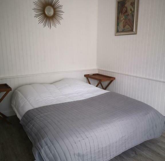 Пансион Gites Domaine Du Château De Bourville