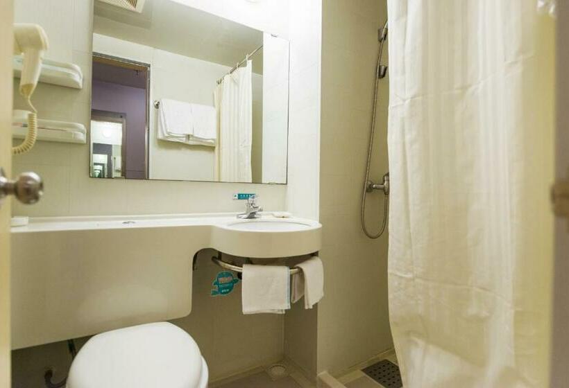 هتل Jinjiang Inn Yantai Binhai Road Haiyun Road