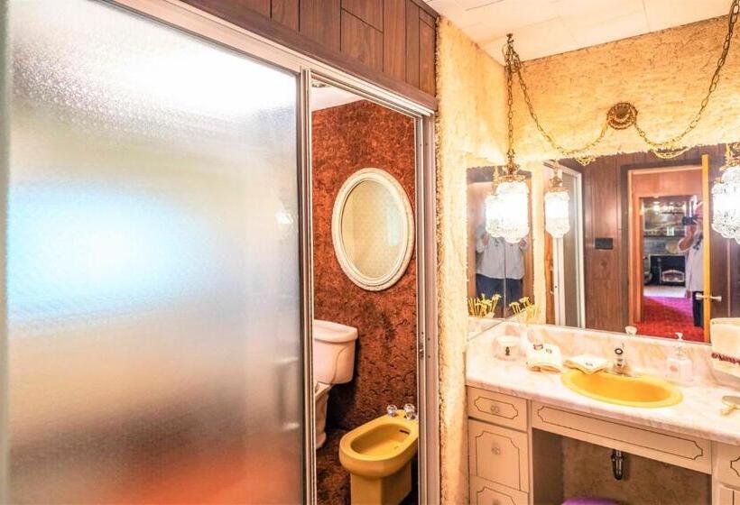 הוסטל Somewhere In Time   Retro Spacious Cottage With Private Sandy Beach