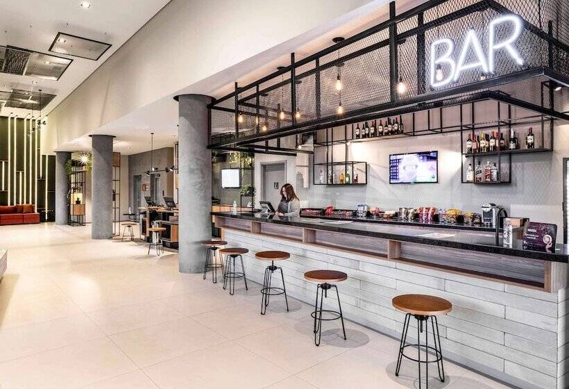 Отель Ibis Botucatu