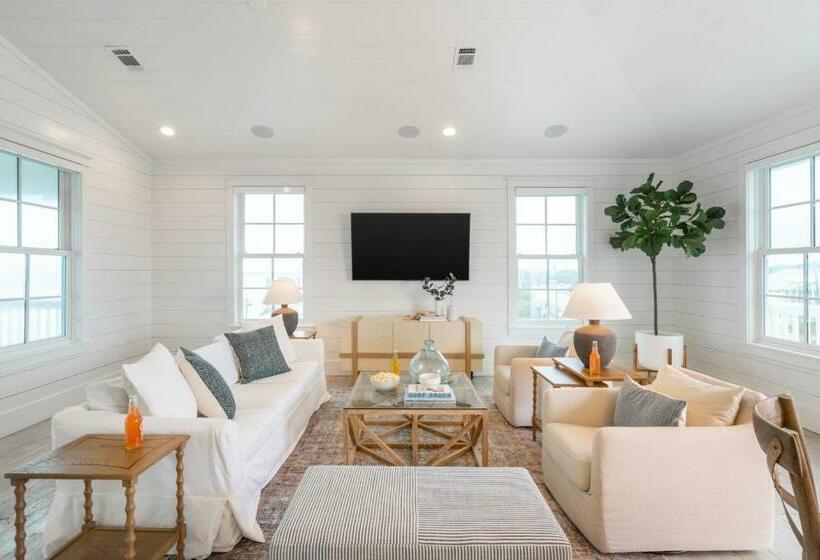 Marlin By Avantstay Beachfront Mansion W 10 Bdrs Multiple Living Spaces Kitchens