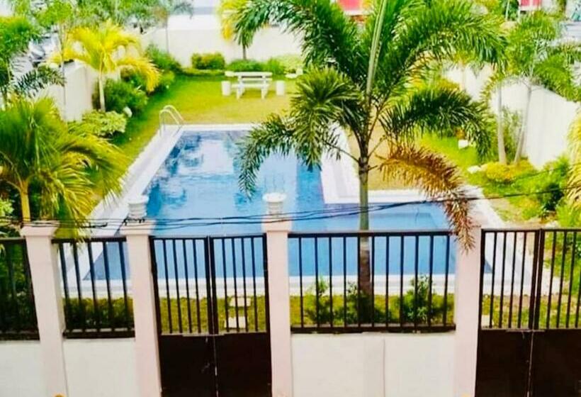 بنسيون Hampton Cinema Suite