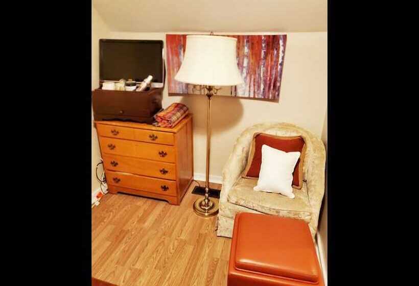 پانسیون Room In Guest Room   Fall Room 3min From Yale, And Other Colleges