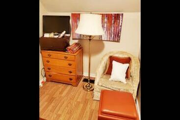 پانسیون Room In Guest Room   Fall Room 3min From Yale, And Other Colleges