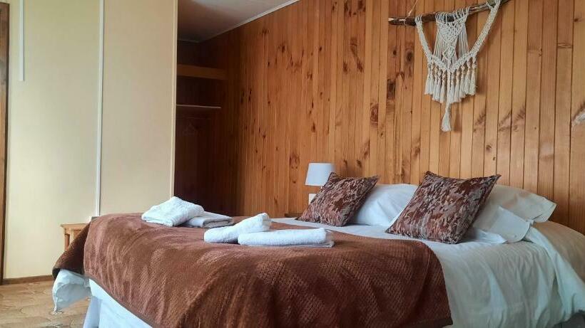 هتل Hostal Los Pinos