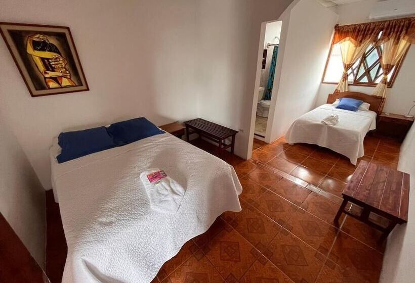 پانسیون Hostal Las Gardenias