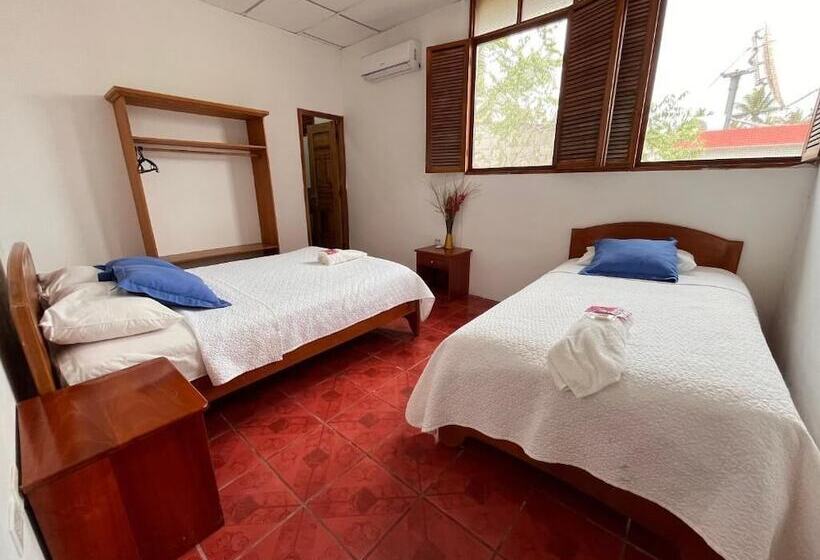 پانسیون Hostal Las Gardenias