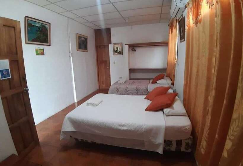 پانسیون Hostal Las Gardenias