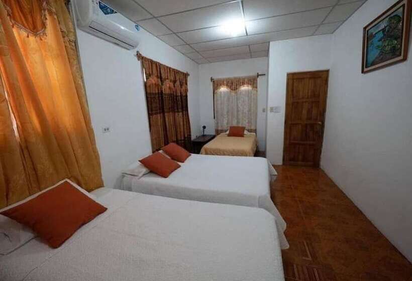 پانسیون Hostal Las Gardenias