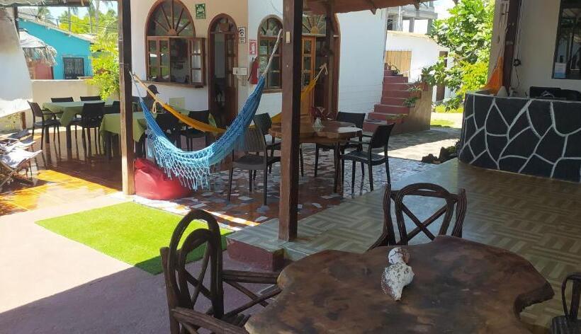 پانسیون Hostal Las Gardenias