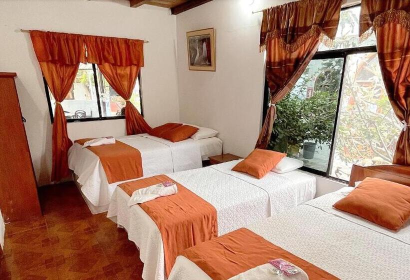 پانسیون Hostal Las Gardenias