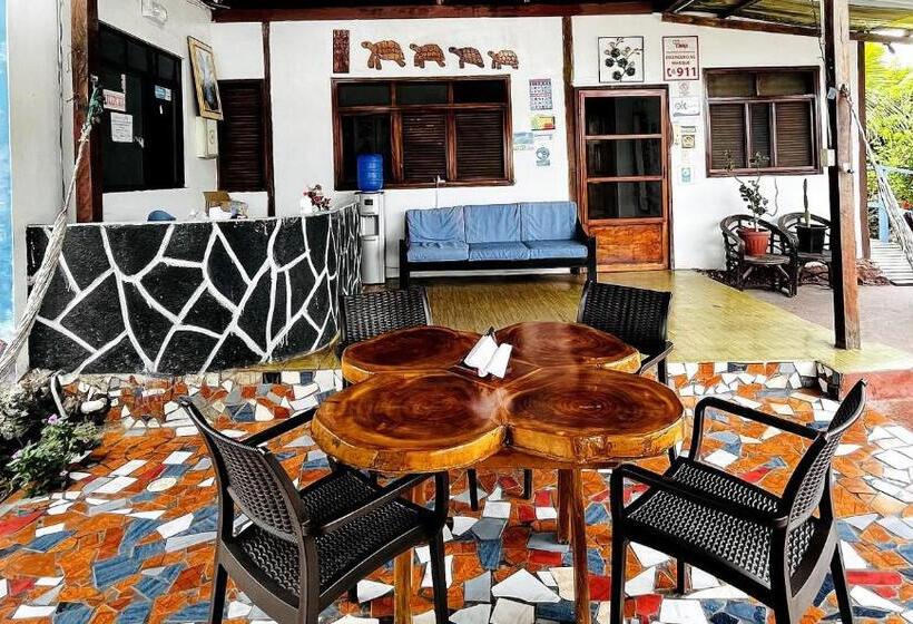 پانسیون Hostal Las Gardenias