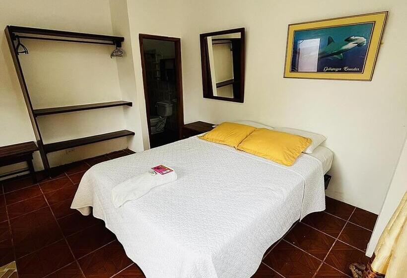 پانسیون Hostal Las Gardenias