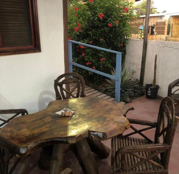 پانسیون Hostal Las Gardenias