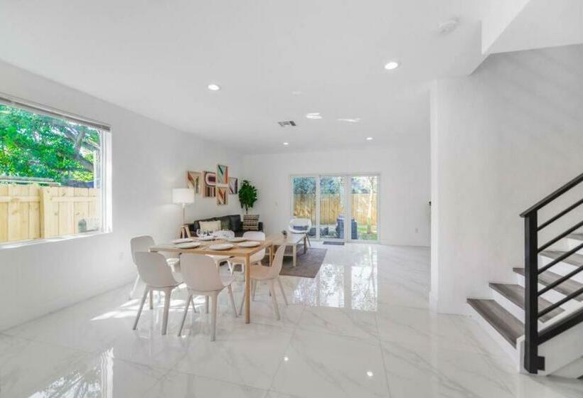 Wonderful 3 Bedrooms House, Spacious&bright