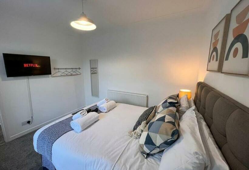 Bridge Place   Spacious Home With Plenty Of Beds!