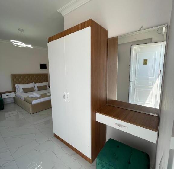 هتل Golden Hill Ksamil
