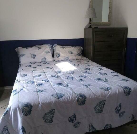 پانسیون Room In Guest Room   Small Studio Apartment