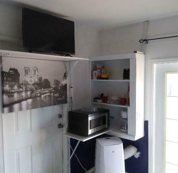 پانسیون Room In Guest Room   Small Studio Apartment
