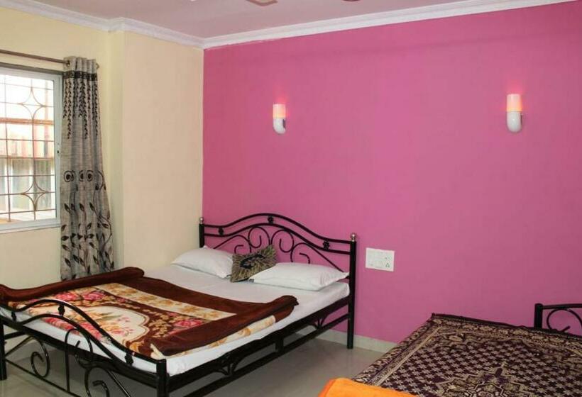 ベッドアンドブレックファースト Hirai Palace, Mahabaleshwar