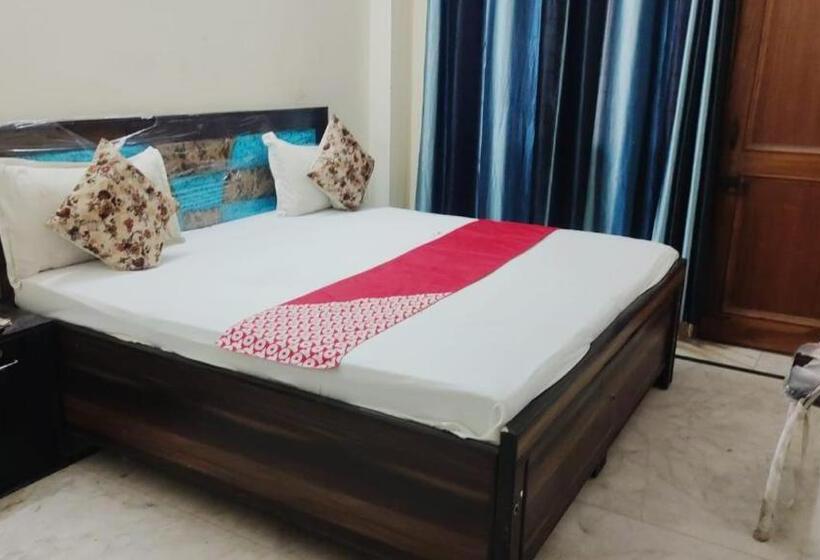 تختخواب و صبحانه Madhav Palace