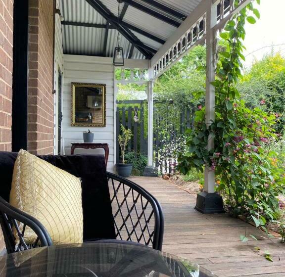 Bed and Breakfast Wingham House