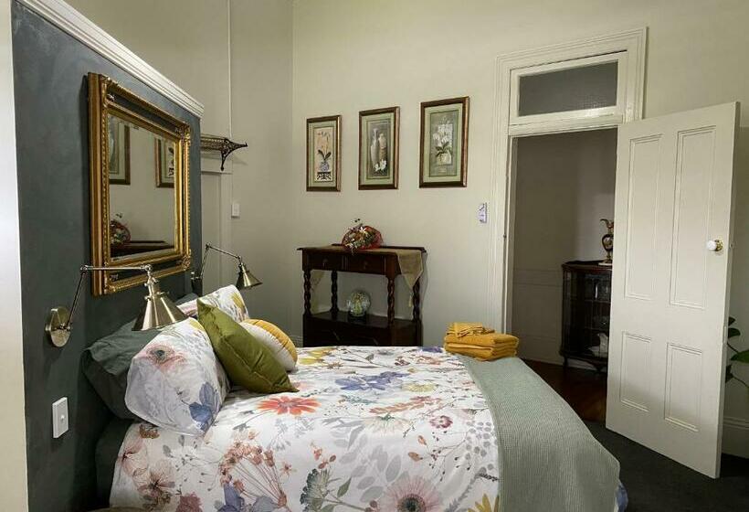 Bed and Breakfast Wingham House