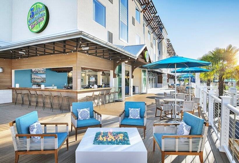 هتل Compass By Margaritaville Medford