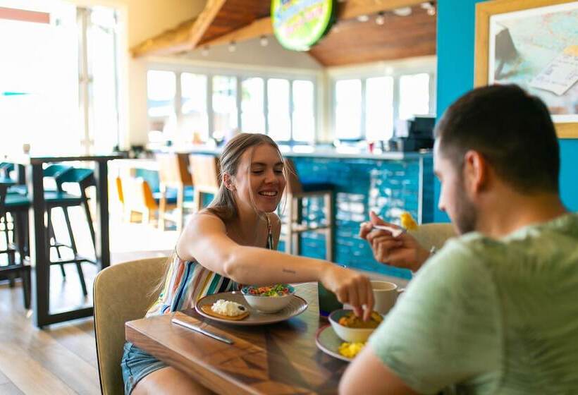 هتل Compass By Margaritaville Medford