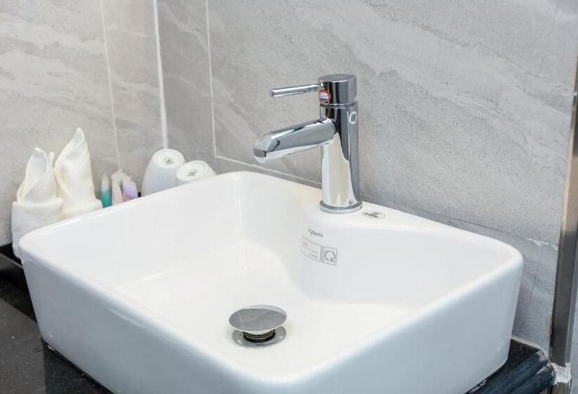 هتل H&t Luxury