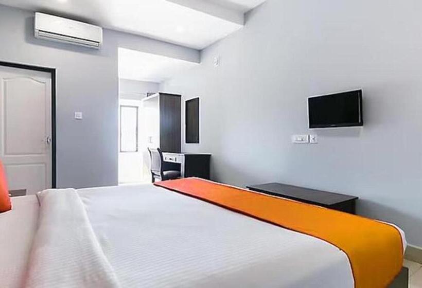 هتل Queens Residency Kochi