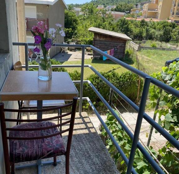 پانسیون Apartmani Pejovic Sutomore