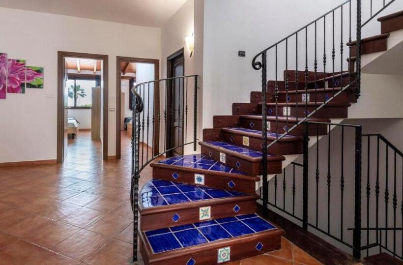 پانسیون Villa Alelida