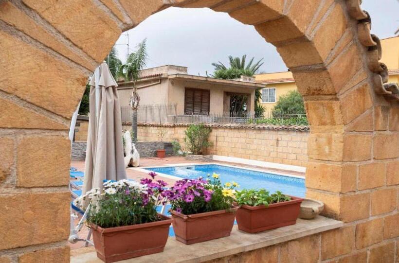 پانسیون Villa Alelida