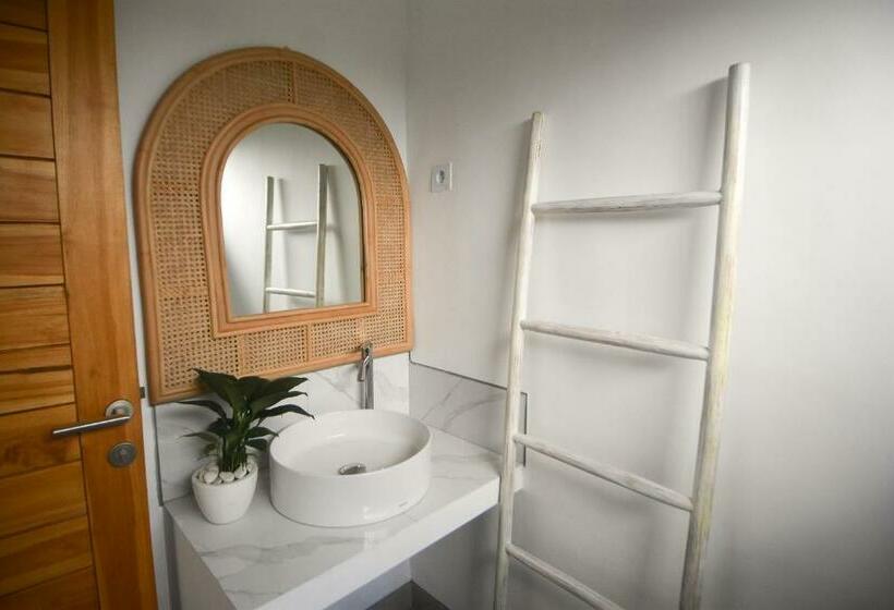 تختخواب و صبحانه Three Palms Surf & Stay Medewi