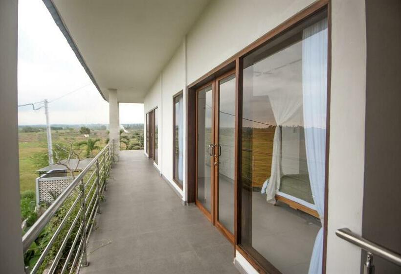 تختخواب و صبحانه Three Palms Surf & Stay Medewi