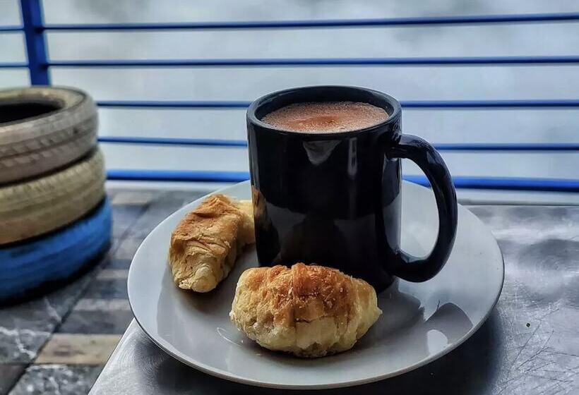 هاستل Mirador Amani