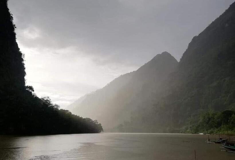 پانسیون Ou River House