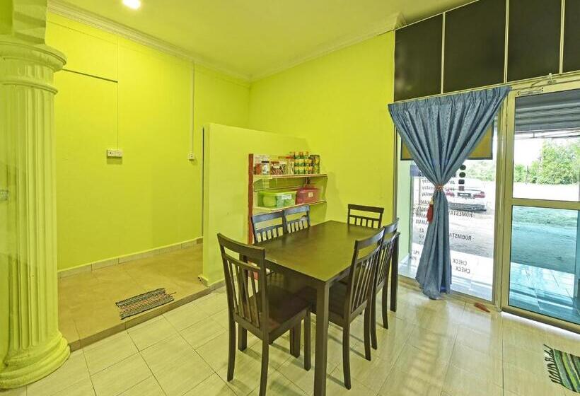 ホテル Oyo 90551 Zn Mix Homestay & Roomstay