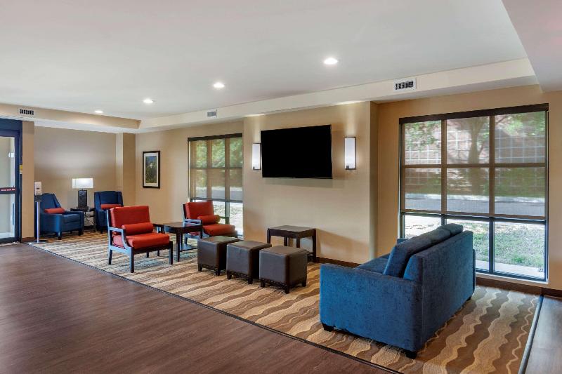 هتل Comfort Inn & Suites