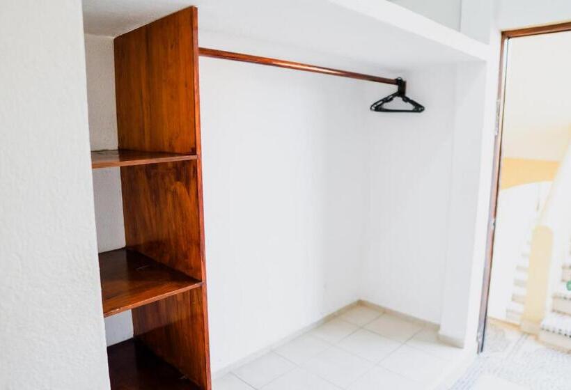 هتل Roble Zihuatanejo