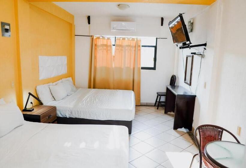 هتل Roble Zihuatanejo