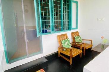 پانسیون Petit Ana Beach Retreat