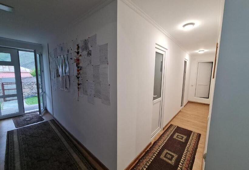 پانسیون Rusudani Family Guesthouse