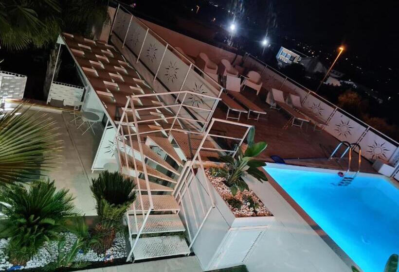 تختخواب و صبحانه Beb Ninkasi Luxury