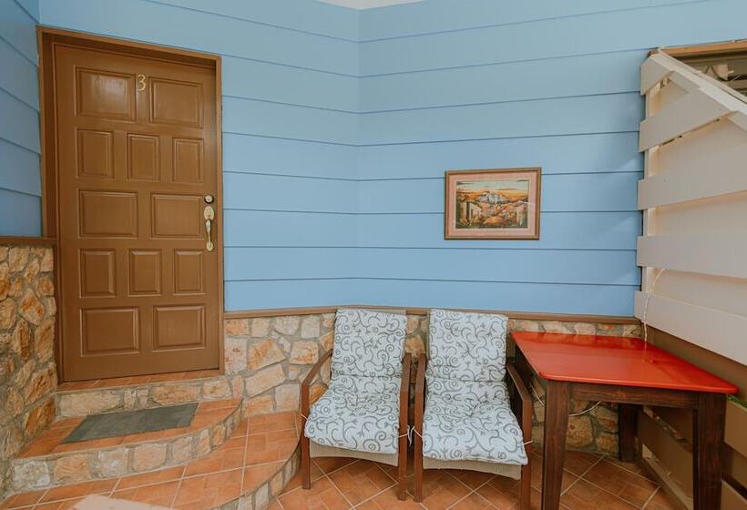 تختخواب و صبحانه Oasis Diverse Adult Retreat