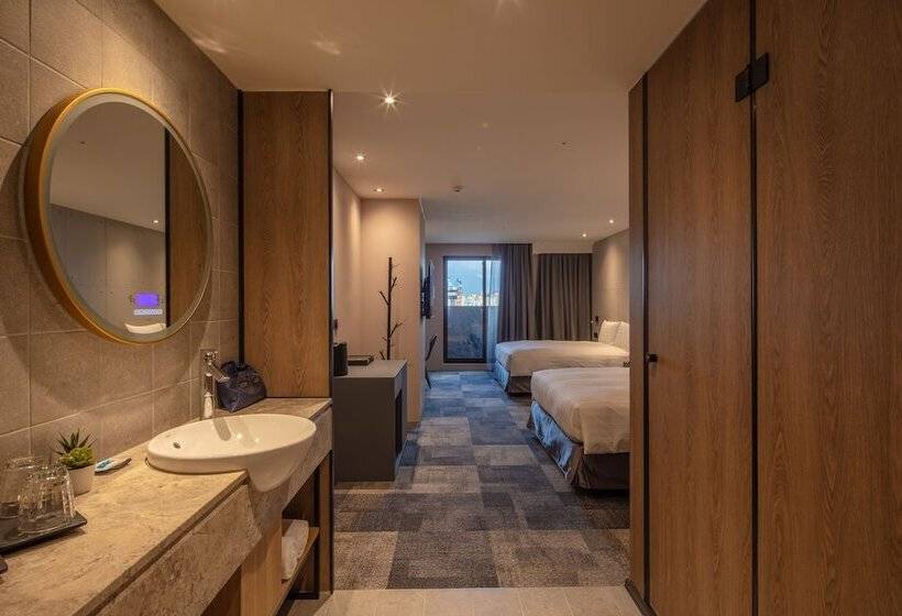 Roaders Plus Hotel   Theme