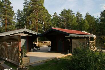 펜션 Timber Cottages With Jacuzzi And Sauna Near Lake Vänern